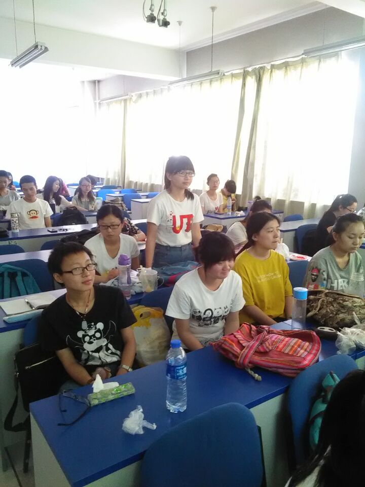 同学们积极发言,为节约粮食献招